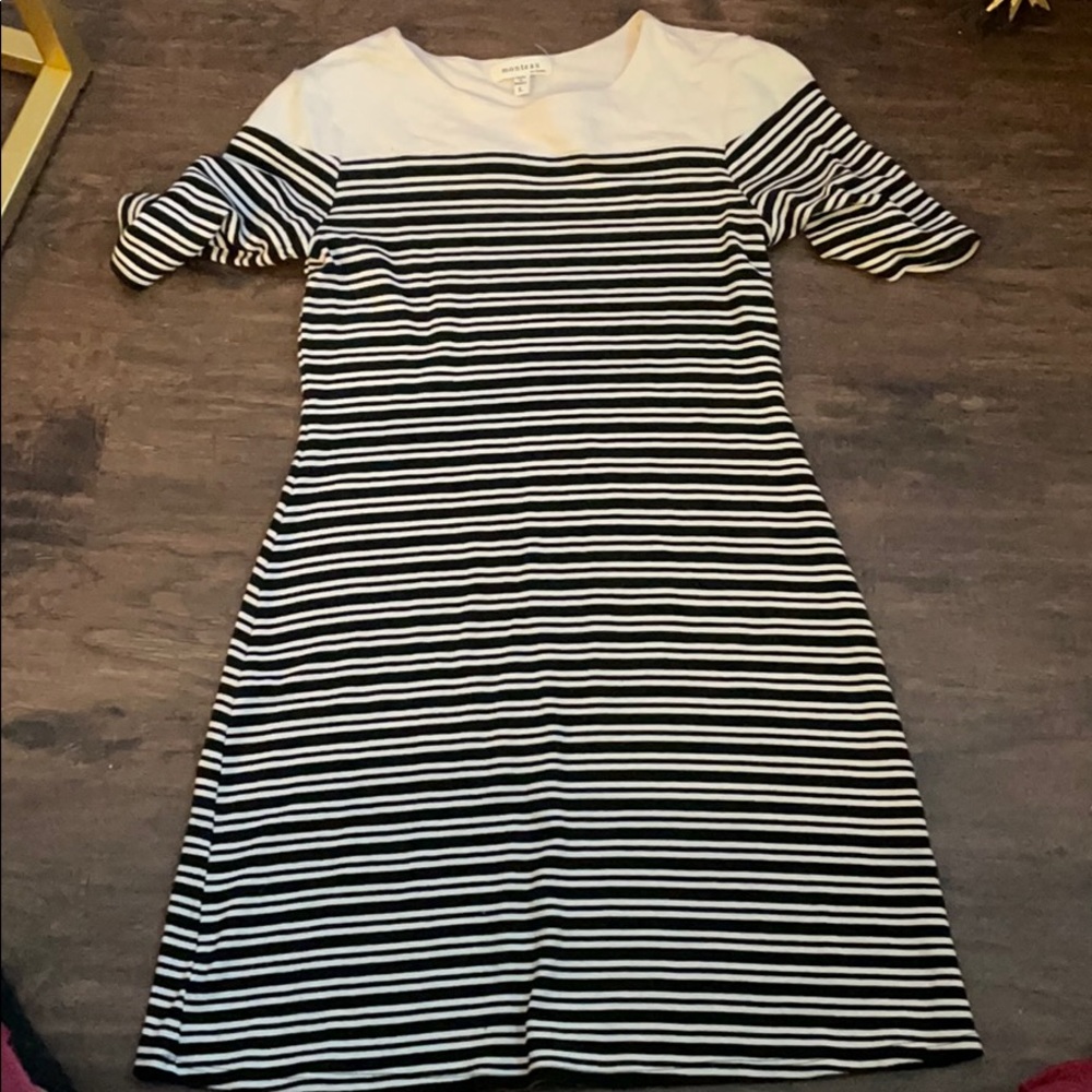 Mid thigh short sleeved dress
